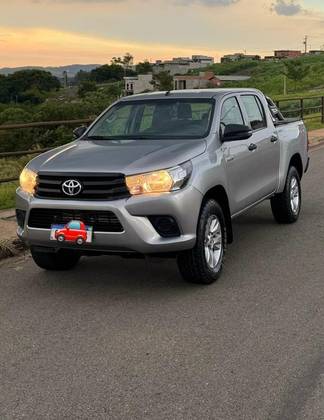 TOYOTA HILUX 2.8 POWER PACK 4X4 CD 16V DIESEL 4P MANUAL
